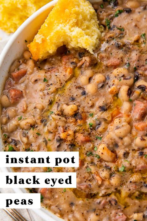 These Instant Pot black-eyed peas are the best ever, coming from a Southerner! They're easy to make, thanks to the Instant Pot, and are absolutely loaded with flavor from easy-to-find ingredients. Perfect for New Year's Day or anytime you're craving delicious black-eyed peas. #side #healthy #instantpotrecipes Black Eyed Peas Recipe Pressure Cooker, Blackeyed Pea Recipes, Lentils Instant Pot, Black Eyed Pea Soup, Black Eyed Peas Recipe, Instant Pot Pasta Recipe, Best Instant Pot Recipe, Pea Recipes, Instant Pot Dinner Recipes