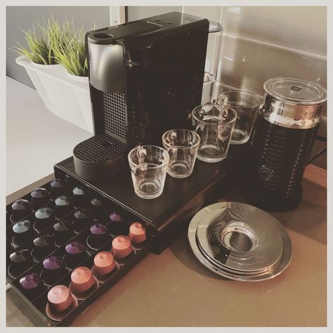 Nespresso Coffee Station Ideas Countertop, Nespresso Coffee Station, Nespresso Coffee Station Ideas, Nespresso Aesthetic, Nespresso Coffee Bar Ideas, Nespresso Coffee Bar, Coffee Station Ideas Countertop, Coffee Corners, Coffee Bar Cart