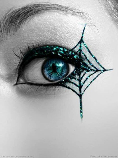 If you're short on time why not pick a favorite LBD and try this sparkling spiderweb makeup for an easy and subtle black widow spider Halloween costume? Halloween Eyes, Makijaż Smokey Eye, Face Painting Halloween, Spider Webs, Fantasias Halloween, Halloween Make Up, Creative Halloween Costumes, Fantasy Makeup, Halloween Make