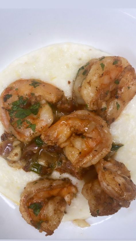 Lemon Peper Chicken, Creole Shrimp And Grits, Creole Shrimp, Buffalo Mac And Cheese, Roasting Garlic In Oven, Cheesy Grits, Roasted Garlic Chicken, Grits Recipe, Shrimp Dinner