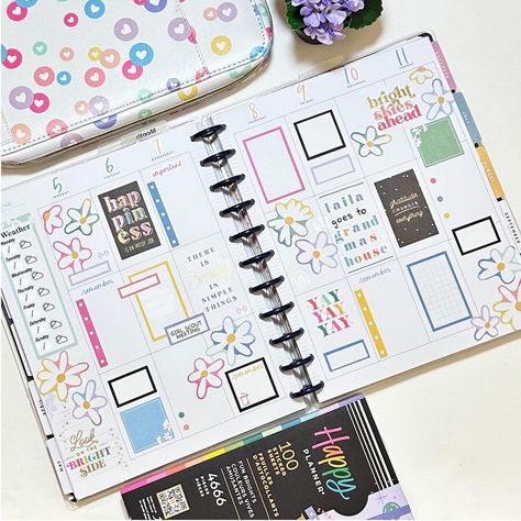 Stephanie Hollister | For this week’s spread in my big Happy Planner I used the Fun Brights megabook. I love that book. I could use it over and over! The… | Instagram Happy Planner Vertical Layout Ideas, Happy Planner Ideas, Planner Storage, Planner Spread Inspiration, October Planner, Vertical Layout Planner, Happy Planners, Big Happy Planner, Functional Planning