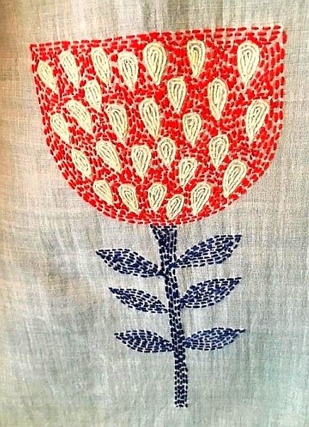 Upcycle Clothes Embroidery, Japanese Embroidery Sashiko Pattern, Quirky Embroidery, Textile Art Embroidery, Kantha Embroidery, Sashiko Embroidery, Visible Mending, Embroidery Flowers Pattern, Japanese Embroidery