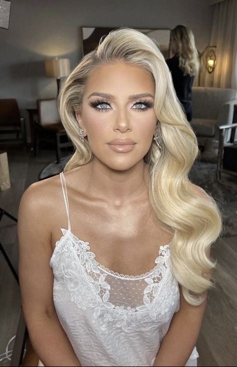 Formal Makeup Looks For Blue Eyes, Platinum Blonde Makeup Looks, Blond Wedding Hair, Wedding Makeup Blonde Green Eyes, Bridal Makeup On Blondes, Bridal Make Up Blonde Blue Eyes, Wedding Long Hairstyles Down, Blonde Hairstyles Wedding, Blonde Hair Wedding Makeup