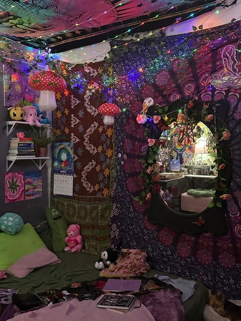 Room Ideas Forest, Mushroom Lanterns, Trippy Rooms Bedrooms, Hippie Room Inspo, Hippie Room Ideas, Hippie Room Decor Diy, Weirdcore Room, Mushroom Lantern, Forest Bedroom Ideas