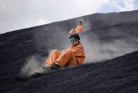 When Cerro Negro—Nicaragua’s youngest volcano—last erupted in 1999, boulders tumbled down the western slope, creating a rocky, ascendable path. On the opposite side, the wind deposited dark, smooth… Volcano Boarding, Arenal Volcano Costa Rica, Mount Pinatubo Volcano, Guatemala Volcano Hiking, Acatenango Volcano Hike, Acatenango Volcano, Snowboarding Style, Extreme Adventure, Travel Facts