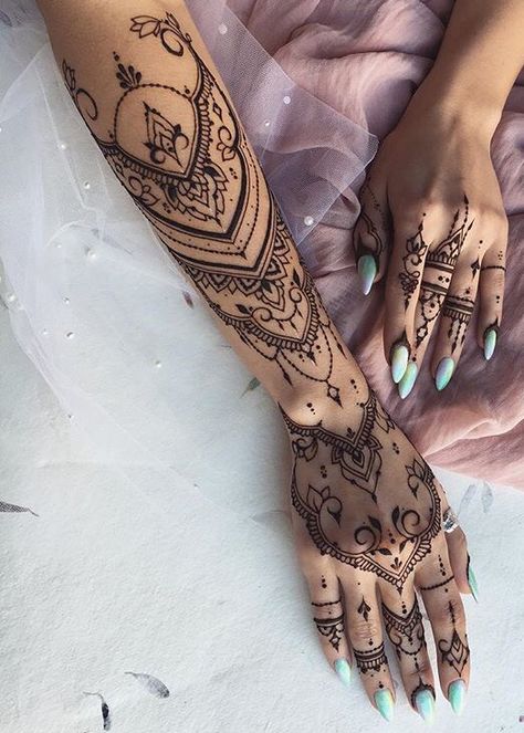 Henna Designs Arm, Shoulder Henna, Henna Sleeve, New Mehndi Design, Mehndi Ideas, Hand Mehendi, Cute Henna Designs, Cute Henna Tattoos, Henna Style Tattoos