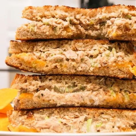 Tuna Melt Sweet Pickle Relish, Tuna Melt Recipe, Sweet Relish, Budget Friendly Dinner, Melt Recipe, Tuna Melt, Hawaiian Sweet Rolls, Avocado Salad Recipes, Meatless Dinner