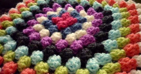 colour in a simple life: Granny Bobble Blanket Bobble Blanket, Crocheted Blanket, Crochet Granny Square Blanket, Manta Crochet, Bobble Stitch, Granny Squares Pattern, Granny Square Crochet Pattern, Ideas Crochet, Yarn Projects