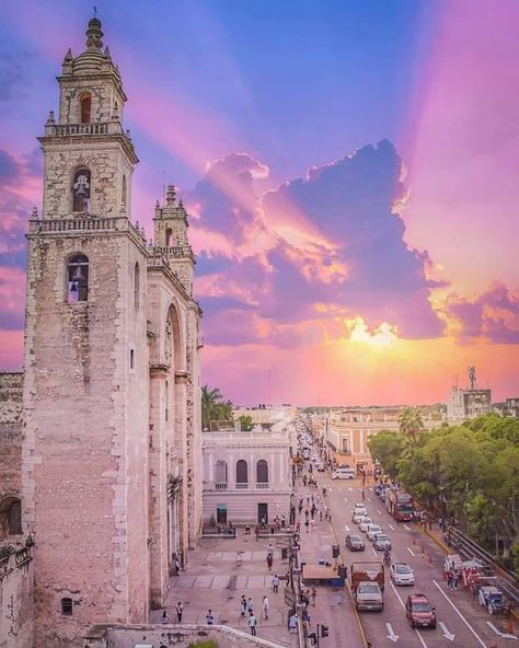 México a través de una lente on Instagram: “Magnífico atardecer en Mérida, Yucatán. . Fotografía: @joesantanab 👏🙌🙏 . #merida |#mexico |#yucatan |#postal |#mexicolindo |#mexicanos…” Gods Of Jade And Shadow, Mexico Tourism, Merida Mexico, Yucatan Mexico, Travel Notes, Quintana Roo, Green Gables, Mexico Travel, Travel Places