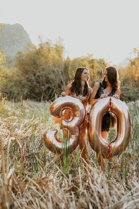 Twin Sisters Photography, Birthday Photo Shoots, Glam Shoot, Birthday Twins, Sisters Photoshoot Poses, Friend Anniversary, Sister Photography, Friendship Photoshoot, Bestie Birthday