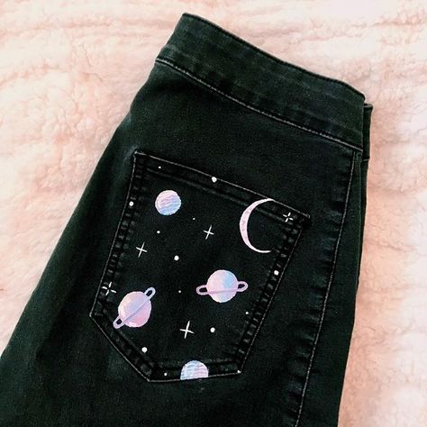 Pinterest: ashliwankhanobi ❀ Denim Kunst, Painted Clothes Diy, Painting Bedroom, Painting Landscapes, Denim Embroidery, Diy Jeans, Haine Diy, Denim Art, Space Baby