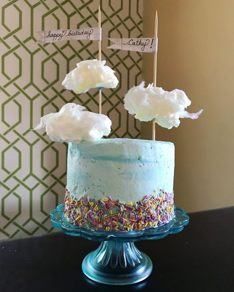 Simple way to add drama to a cake.  Looks like a blue sky day <3 Head In The Clouds Party, Sky Theme Cake, Mollie Mae, Sky Cake, Cloud Cakes, Cotton Candy Cookies, Flower Shaped Cookies, Cotton Candy Cakes, Whiskey Cake