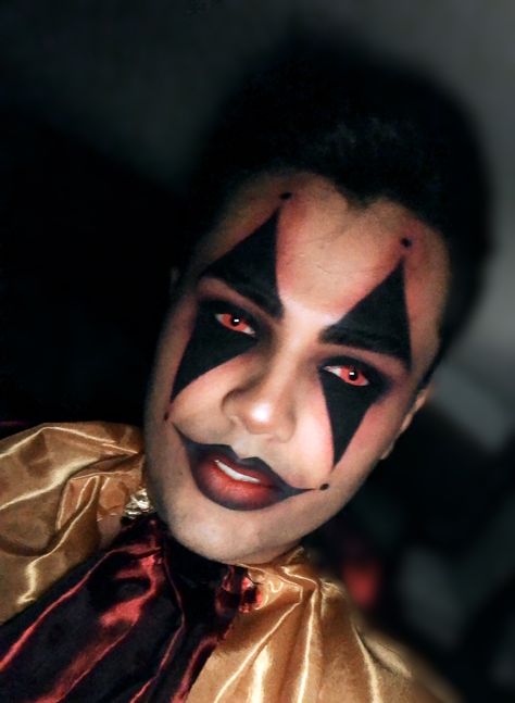 Arlequin makeup for guys Male Jester Makeup, Mens Jester Makeup, Jester Makeup For Men, Male Jester, Clown Makeup Men, Makeup For Guys, Harlequin Makeup, Jester Makeup, Pierrot Makeup