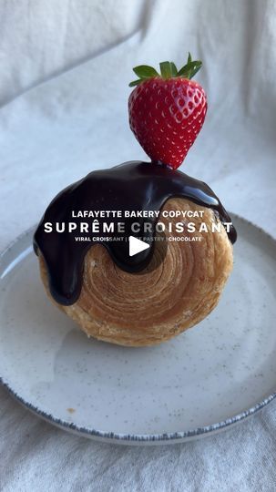 Supreme Croissant, Lafayette Bakery, Crossant Recipes, Icing Chocolate, Puff Pastry Filling, Recipes Restaurant, Puff Pastry Desserts, French Bakery, Puff Pastry Recipes