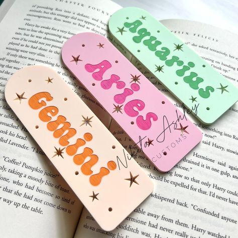 Zodiac Acrylic Bookmark Personalized Gifts - Etsy Book Marks Aesthetic Easy, Unique Bookmark Design, Creative Bookmarks Design, Cricut Bookmarks, Acrylic Bookmarks, Acrylic Bookmark Ideas, Diy Gifts To Sell, Handmade Bookmarks Diy, Creative Bookmarks