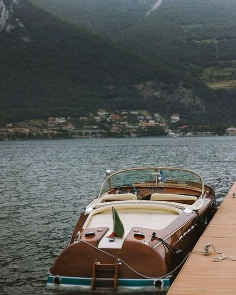 Sailing through the timeless beauty of Italy. Where will your journey take you? 🚤🇮🇹 #timelesselegance #italian #oldmoney La Dolce Vita Aesthetic, Dolce Vita Aesthetic, Riva Boat, Boat Life, Italian Craftsmanship, Luxury Aesthetic, Lake Garda, Vibrant Energy, Future Lifestyle