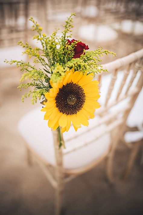 sunflower wedding flowers Sunflower Wedding Photos, Sunflower Rose Wedding Theme, October Wedding Flowers, Sunflower Wedding Decorations, Beach Wedding Decorations Reception, Wedding Flowers Sunflowers, Sunflowers And Roses, Wedding Flowers Roses, Wedding Flowers Peonies