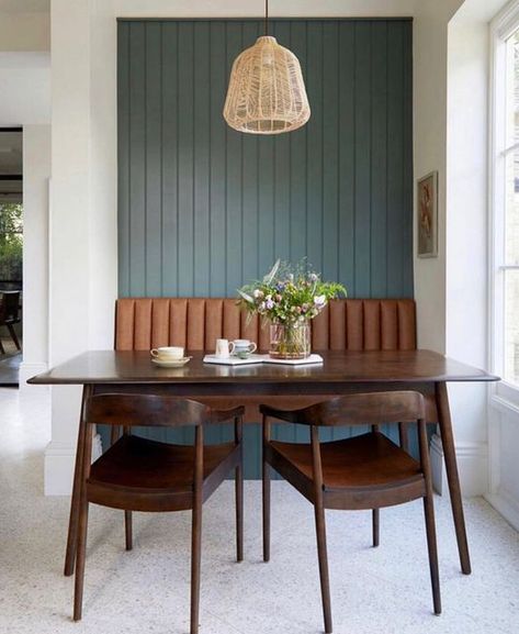 FIONA DUKE INTERIORS📐 on Instagram: "KITCHEN • working on another bespoke seating design for a kitchen and thought we would revisit this lovely banquette bench. The back of the house was fully reworked in terms of layout with large supporting walls being removed to create a full open plan area. During the redesign we were told that structurally this small nib to the left of the bench had to remain so we decided to make a bespoke built in banquette bench in this space as it could be neatly house Bm Caldwell Green, Caldwell Green, Kitchen Dining Bench, Built In Bench Seating, Bench Seat Dining, Banquette Bench, Banquet Seating, Built In Banquette, Instagram Kitchen