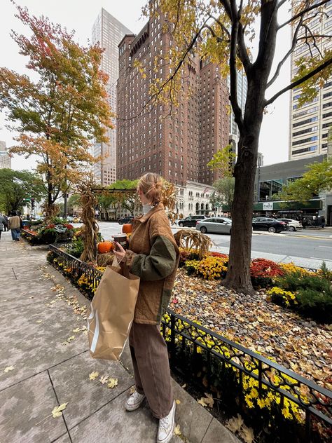 fall, chicago, autumn, fall girl, chicago fall aesthetic, autumn girl, autumn aesthetic, moodboard, fall outfit, leaves, fall aesthetic, autumn in chicago Chicago Instagram, Chicago Aesthetic Fall, Autumn In Chicago, Chicago Autumn, Fall Outfits Chicago, Chicago Girl Aesthetic, Fall In Chicago, Chicago Aesthetic Outfits, Chicago In November