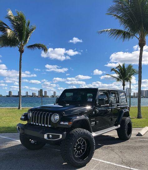 Jeep Asthetic Picture, Rubicon Jeep Black, Black Jeep Aesthetic, Black Jeep Wrangler Sahara, Jeep Car Aesthetic, Luxury Jeep Wrangler, Black Jeep Wrangler Aesthetic, Jeeps Aesthetic, Dream Car Jeep