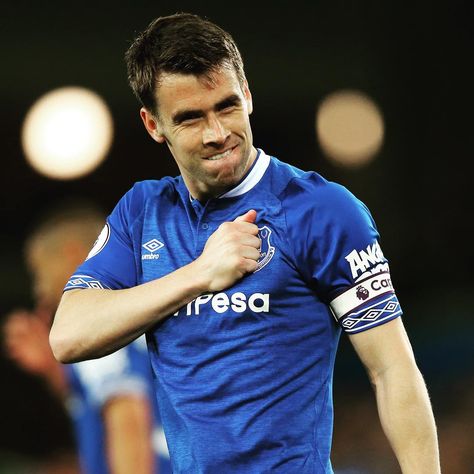 This guy. 😍 • • • #everton #efc #epl #pl #premierleague #ireland #football #goal #coleman #roi #coyb Seamus Coleman, Ireland Football, Soccer Images, Everton Football Club, Football Goal, Everton Fc, Smash Cake, This Guy, Football Club