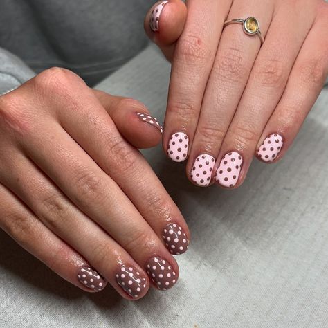 love the polka dots 🪷 Easy Nail Polish Designs For Short Nails, Polka Dot Tip Nails, Brown Nails White Polka Dots, Silver Dot Nails, Arty Nails Art Designs, Polka Dot Nails Christmas, Box Nails Ideas, Red Nails With White Polka Dots, Pika Dot Nails