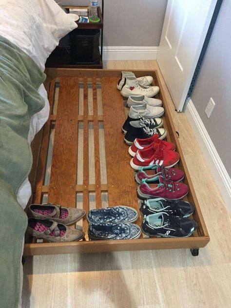 Rak Sepatu Diy, Shoe Rack Design, Old Closet Doors, Under Bed Shoe Storage, Koti Diy, Diy Shoe Rack, Bed In Closet Ideas, Diy Shoe, Bed In Closet