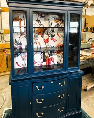 China Hutch Decor, China Cabinet Redo, China Cabinet Makeover, Fine Paints Of Europe, Painted China Cabinets, Redo Cabinets, Furniture Rehab, Diy Furniture Renovation, Furniture Renovation