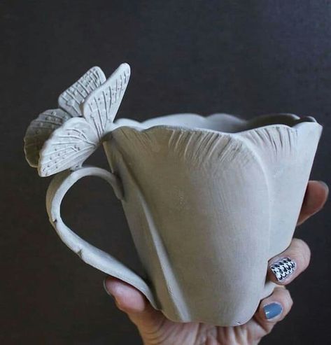 Combination Pottery Ideas, Art Mugs Design, Ceramic Mug Art Ideas, Pottery Decoration Ideas, Handbuilt Pottery Ideas Projects, Mug Ceramic Ideas, Ceramic Clay Ideas, Pottery Clay Ideas, Zen Pottery