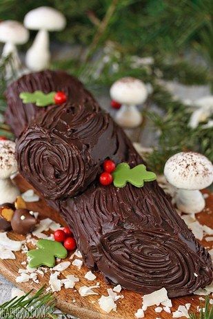 Doughnuts, dinosaurs, gnomes: these ideas are so delightful you'll want to use them for your *own* birthday party. Chocolate Christmas Cake, Log Cakes, Yule Log Recipe, Christmas Yule Log, Chocolate Log, Chocolate Yule Log, Yule Logs, Yule Log Cake, Chocolate Festival