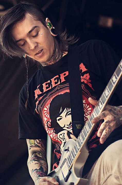 Omg, his Jedi braid! That's so cute. <3 c': Jedi Braid, Tony Perry, Rawr Xd, Sleeping With Sirens, Falling In Reverse, Love Band, All Time Low, Bring Me The Horizon, Pierce The Veil