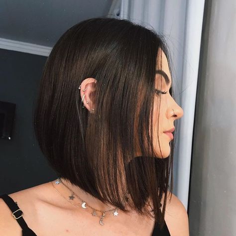 Sleek Bobs For Thick Hair, Angled Shoulder Length Bob, Bob Long In Front Short In Back, Short Black Hair Shoulder Length, Above Shoulder Bob, Short Hair Above Shoulder, Korean Short Hair, Casual Halloween, Hair Inspiration Long