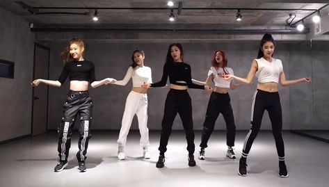 Korean Dance Practice, Korean Outfits Dance, Ningning Dance Practice Outfit, Practice Outfit Ideas, Korean Dance Practice Outfit, Itzy Dance Practice Outfit, Xg Dance Practice, Itzy Wannabe Dance Practice, Aespa Black Mamba Dance Practice