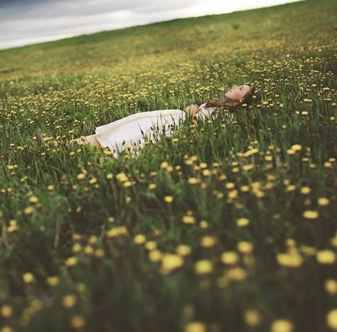 I love that somethin' about a girl in a beautiful sundress. It seems so natural. It reminds me of the older time women. I love it. Have Inspiration, The Meadows, Back To Nature, Mellow Yellow, The Grass, Happy Places, Photo Inspiration, In The Middle, The Dreamers