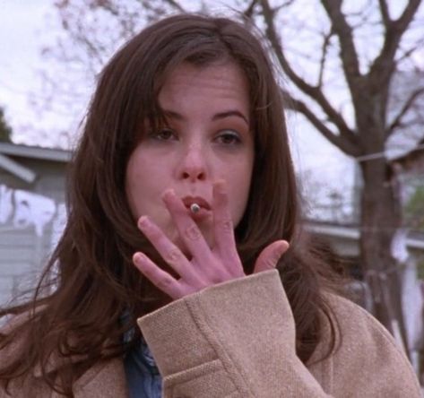 Parker Posey 90s, Waiting For Guffman, Attractive Pictures, Parker Posey, Happy Pills, Retro Aesthetic, Fav Celebs, Pretty Cool, Stylish Women