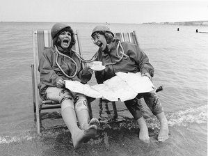 Julie Walters and Victoria Wood in 1986, promoting Victoria Wood As Seen on TV. Victoria Wood, Julie Walters, The Comedian, British Comedy, As Seen On Tv, Comedy Tv, Made In Heaven, Real Women, Inspirational Women