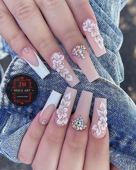 Cute Pink Acrylics, Nail Wedding For Bride, Cute Nail Ideas For Acrylics, Flower Design On Nails, Simple Pretty Nails, Nude Nails Design, Nails Flower Design, White Wedding Nails, Bridal Nails Art