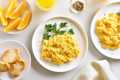 Microwave Scrambled Eggs, Best Ina Garten Recipes, Best Scrambled Eggs, Egg Hacks, Fluffy Scrambled Eggs, Scrambled Eggs Recipe, Program Diet, Ina Garten Recipes, Perfect Eggs