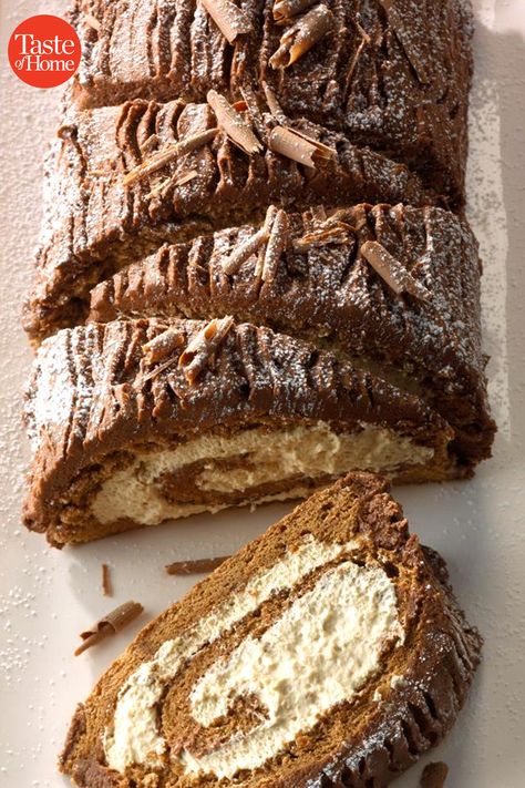 Mocha Yule Log, Vintage Christmas Recipes, Traditional Christmas Desserts, Yule Log Recipe, Traditional Christmas Dinner, Yule Log Cake, Cake Roll Recipes, Best Christmas Recipes, Yule Log