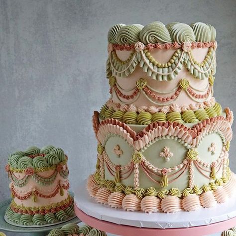 Two Tiered Vintage Cake, Vintage Lambeth Cake, Mini Lambeth Cake, Vintage Piped Wedding Cake, Vintage Style Cake Birthday, Vintage Cake Decor, Vintage Style Cakes, Vintage Cake Design Birthdays, 2 Tier Vintage Cake