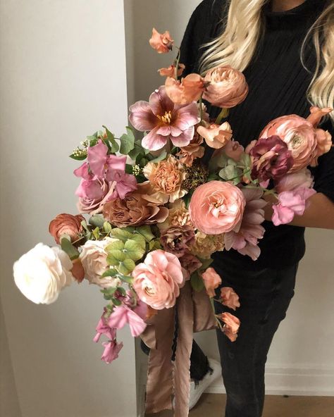 Brie Pflederer (@splendor_of_eden) • Instagram photos and videos Bronze Amaranthus, Queen Of Roses, Sweet Pea Bouquet, Red Bouquets, Pictures Of Roses, Blush Bouquet Wedding, Set Pictures, Roses Beautiful, Bouquets Of Flowers