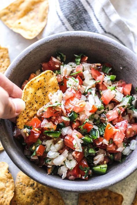 pico de gallo with crab meat and chip Canned Crab Meat Recipes, Crab Claw Recipes, Sauteed Salmon, Canned Crab Meat, Tortilla Chip, Crab Meat Recipes, Crab Dishes, Crab Claw, Fish Salad