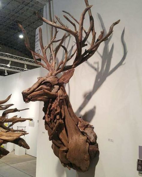 American Artist Creates Art With Reused Wood And The Result Looks Magical Art Sculpture En Bois, Driftwood Art Sculpture, Tre Kunst, Driftwood Art Diy, Driftwood Projects, Wood Sculptures, Driftwood Sculpture, Driftwood Decor, Bedroom Crafts