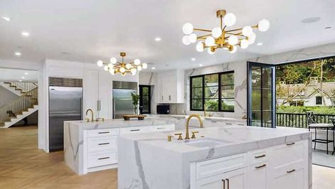 Rihanna House, Beverly Hills Mansion, White Oak Hardwood Floors, Beverly Hills Houses, Kitchen Organisation, House Restaurant, Oak Hardwood, Celebrity Houses, House Interior Decor