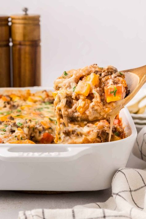 Packed with ground beef, colorful peppers, rice, and savory flavor this stuffed pepper casserole is the perfect weeknight meal. Made with just 8 ingredients, this casserole can even be made in advance to save you kitchen time. Turkey Dinners, Pepper Casserole, Stuffed Pepper Casserole, Stuffed Pepper, Meals To Try, Kitchen Time, Turkey Dinner, Super Easy Recipes, Weeknight Meals