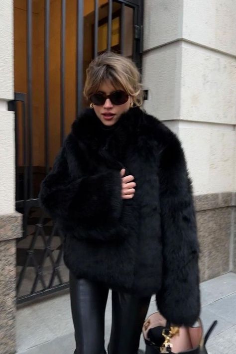 Black Fluffy Jacket Outfit, Black Faux Fur Coat Outfits, Short Fur Coat Outfit, Black Fur Coat Outfit, Black Fluffy Coat, Fluffy Jacket Outfit, Fur Coat Outfits, Black Fluffy Jacket, Faux Fur Coats Outfit