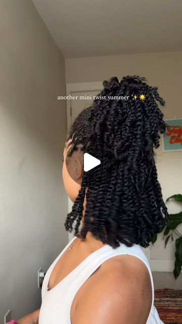 Summer Twist Hairstyles, Mini Twist Bob, Minitwiststyles Natural Hair, Large Twists Natural Hair, Short Marley Twists Styles, Shoulder Length Twists For Black Women, Long Lasting Protective Hairstyles, Small Twist Braids Hairstyles, Mini Twist Hairstyles With Extensions