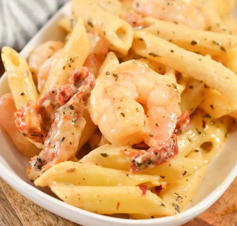 Creamy Mozzarella Shrimp Pasta Main Dish Casseroles, Seafood Entrees, Pea Recipes, Pasta Dinner Recipes, Shrimp Dishes, Shrimp Pasta, Pasta Dish, Creamy Texture, Italian Dishes