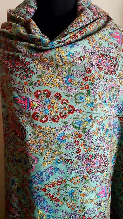 Sozni Embroidery Pashmina Shawl, Jamavar Designs, Kashmiri Design, State Embroidery, Sozni Embroidery, Kashmiri Work, Kashmiri Embroidery, Embroidery Sarees, Embroidery Fashion Detail