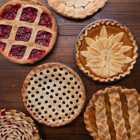 8 Pie Crust Hacks Recipe & Video | TipHero Pie Crust Hacks, Braided Pie Crust, Mason Jar Pies, Fancy Pie Crust, Beautiful Pie Crusts, Crust Designs, Lattice Pie Crust, Decorative Pie Crust, Pie Crust Designs